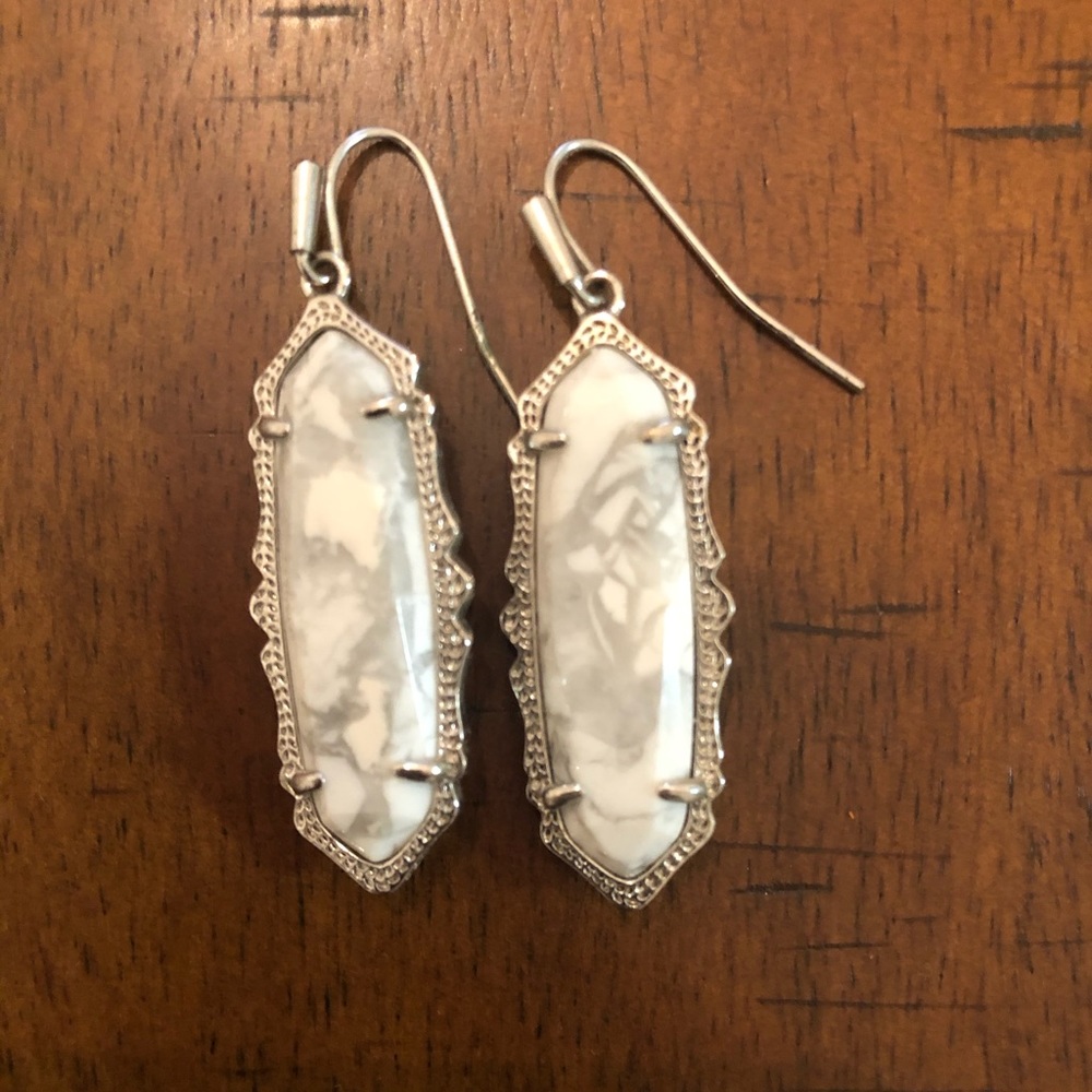 Kendra Scott drop earring